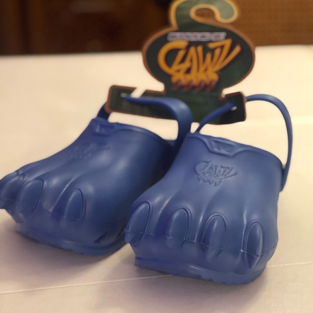 Claws shoes (similar to Crocs)